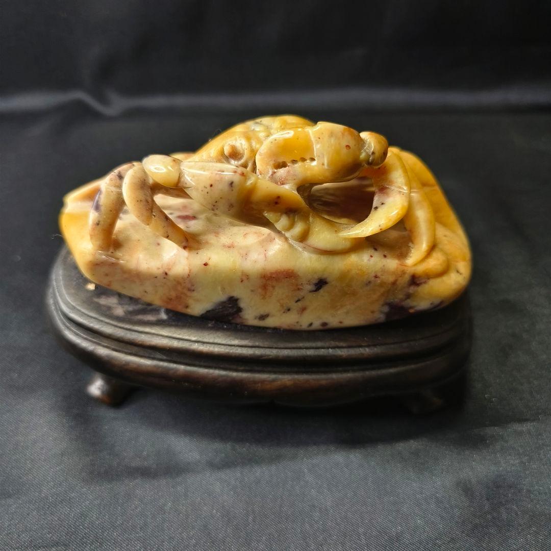 中国骨董 寿山石彫刻 蟹 木彫り台付 時代物 旧家蔵出し コレクター放出美品