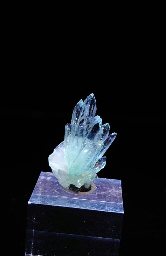 アポフィライト インド産 鉱石 鉱物 ミネラル 標本 原石 犬牙状