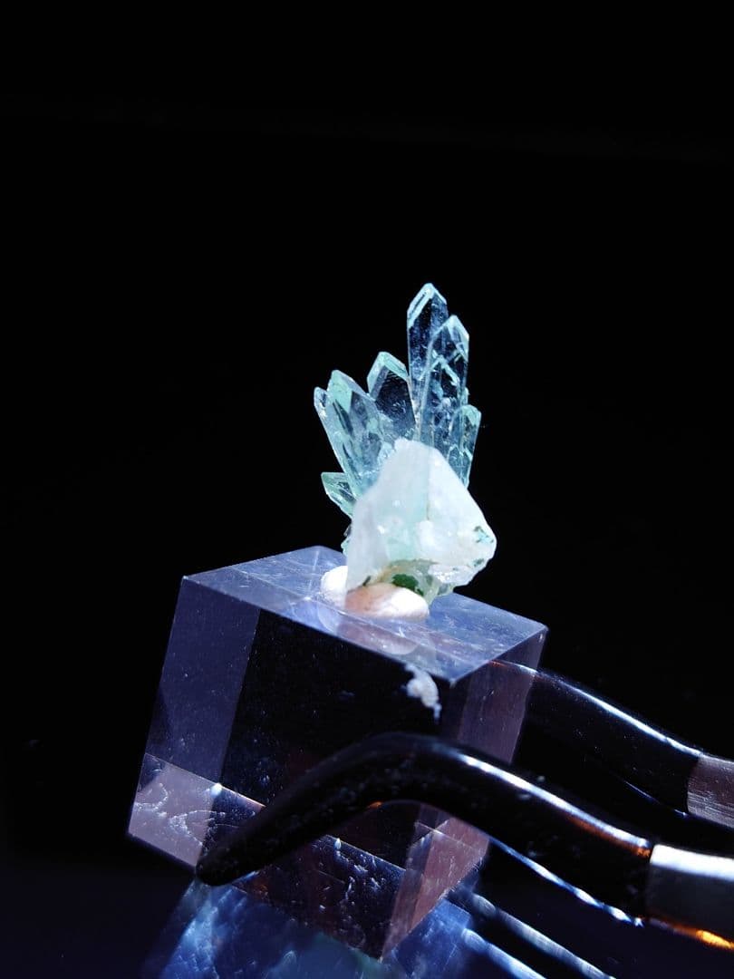 アポフィライト インド産 鉱石 鉱物 ミネラル 標本 原石 犬牙状