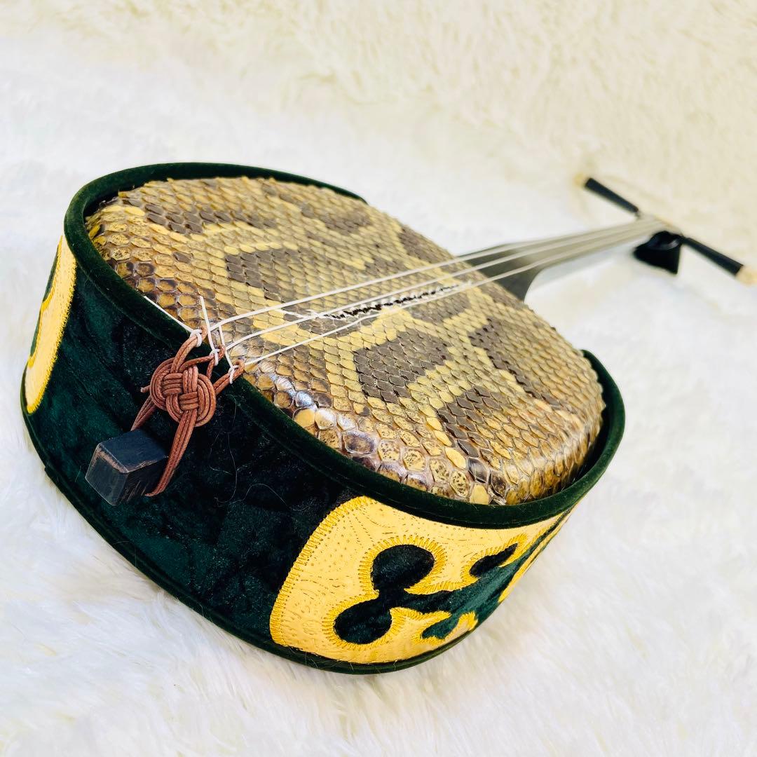現状品　沖縄三線　蛇皮　ヘビ皮　ケース付き　爪　三味線