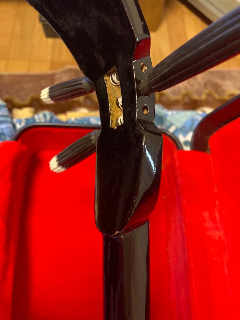 ジ*ニ様 三線本体 ヘビ皮製 専用ケース付き　古い 補修あり