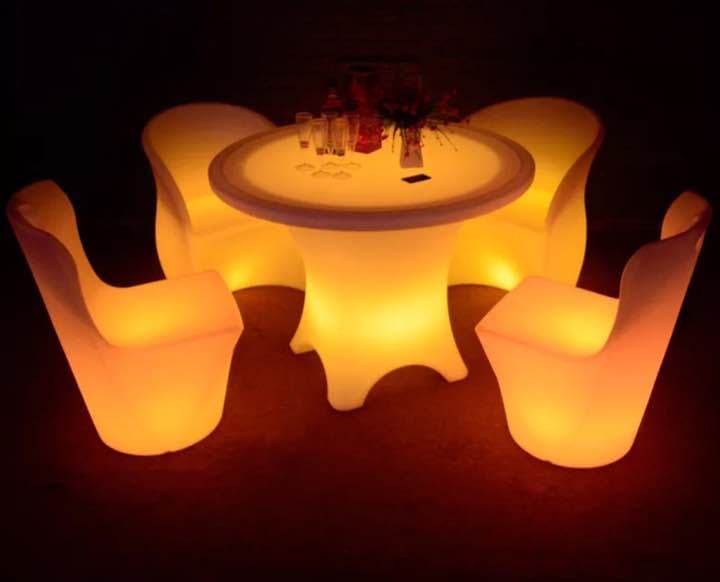 新品未使用 16色に光るテーブル