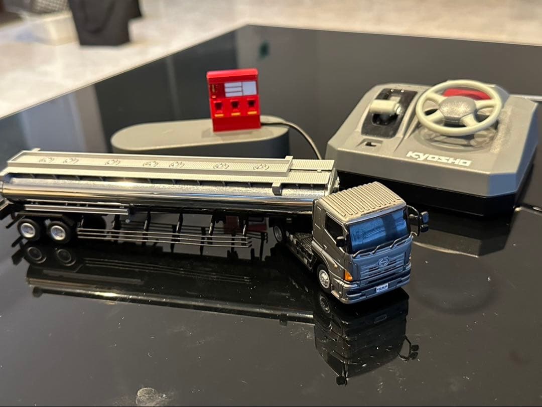 京商1/64 日野プロフィアトラクタアルミタンクトレーラー