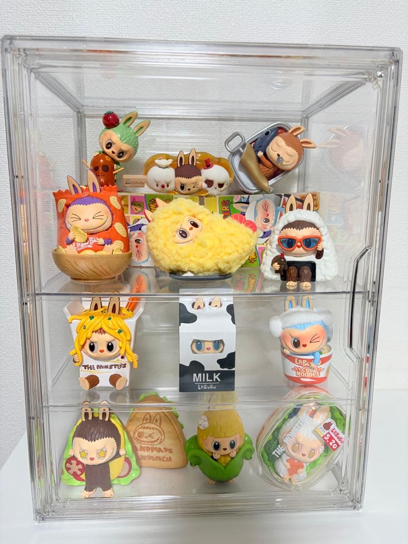 wacky mart ラブブ　フィギュアケース付き