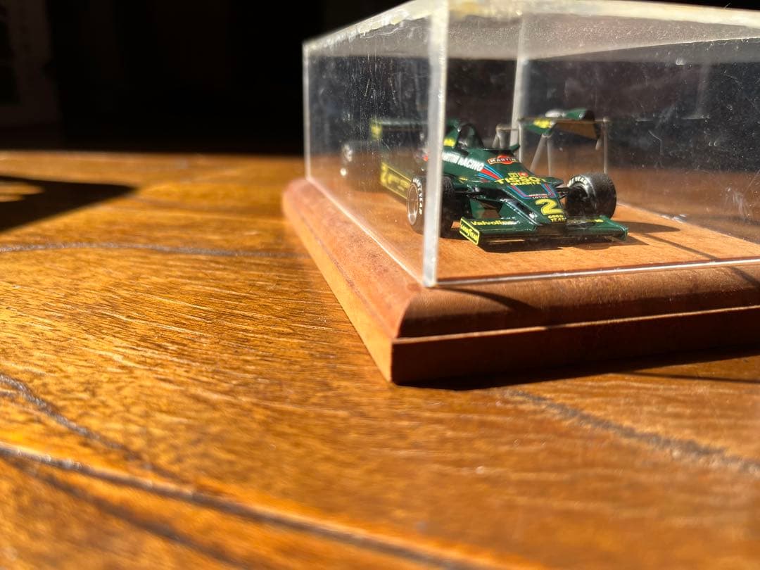 ミニカー マーチン グリーン 1/43