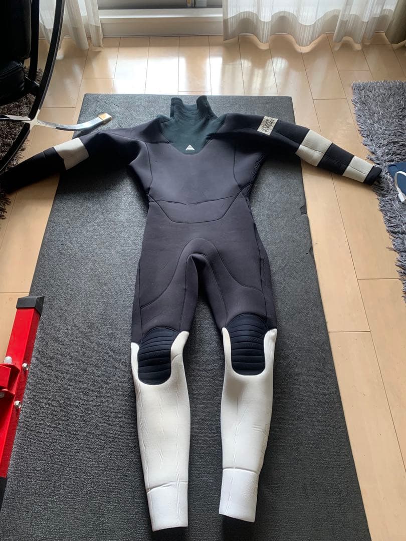 リバーサル　ウエットスーツ　5/3mm Lサイズ