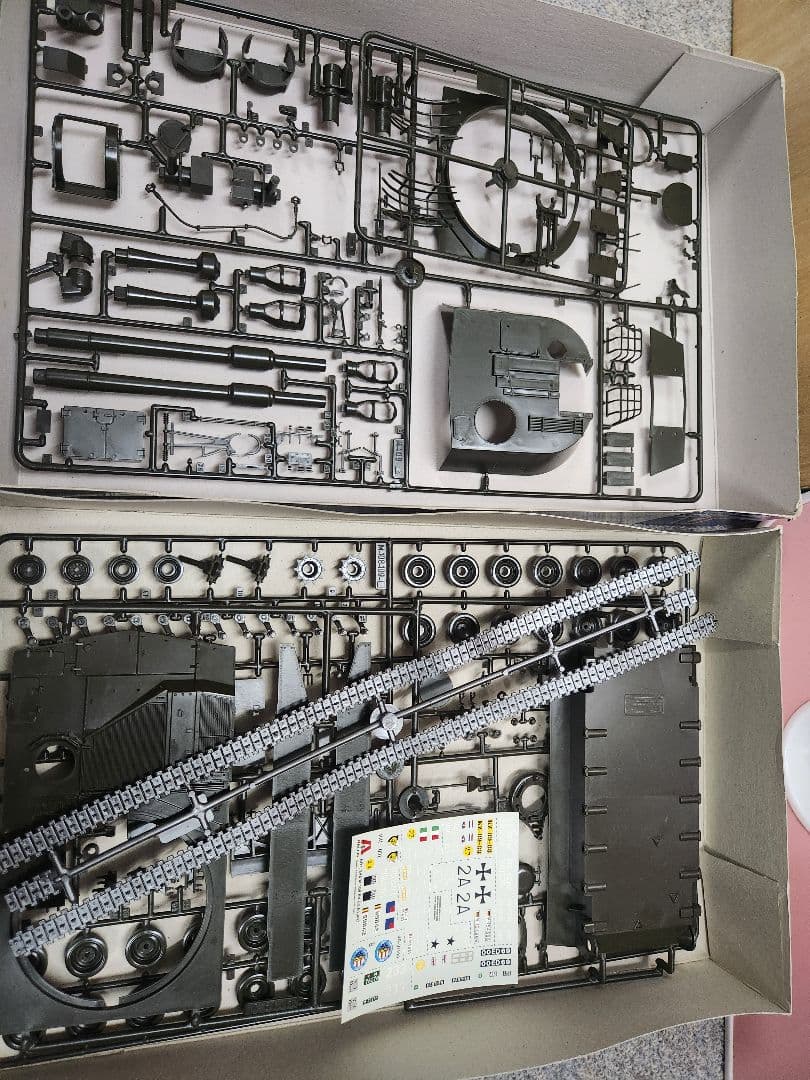 たにこ  1/35スケール 各国戦後車両、ドイツ軍戦車プラモデル 2セット