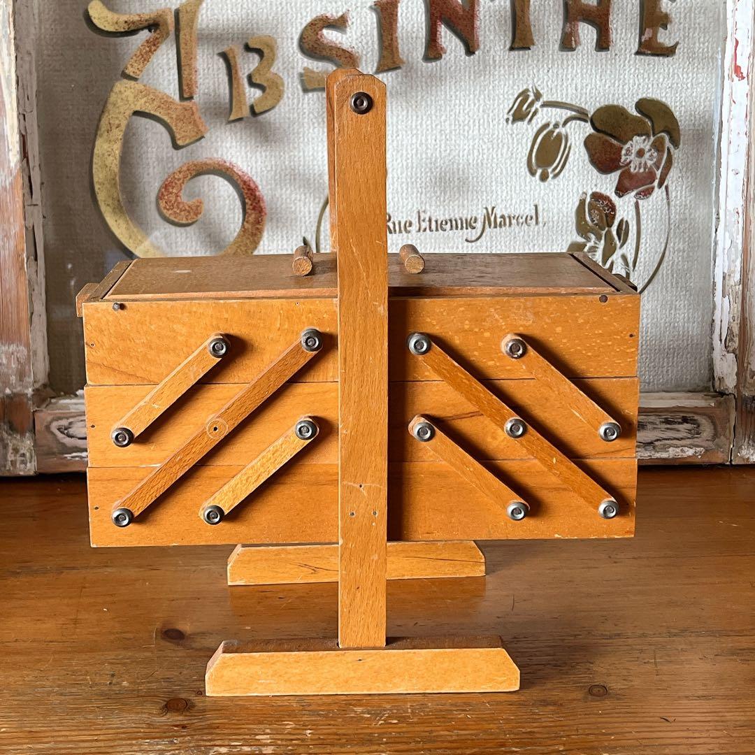 ちょっと小さめサイズのソーイングボックス