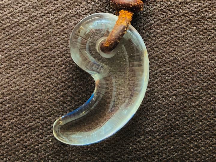 天然石　水晶の勾玉
