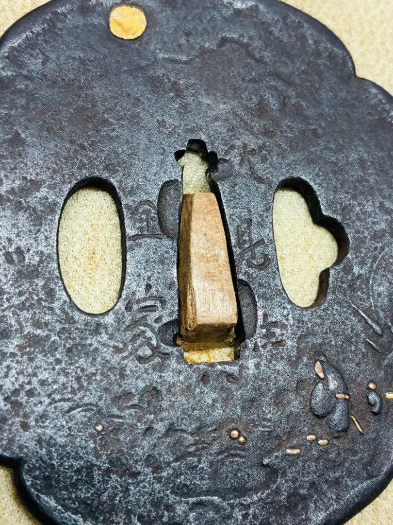 希少 江戸期 伏見住 金家 鉄地金象嵌 図鍔 8㎝ 刀装具 時代武具 鍔 つば