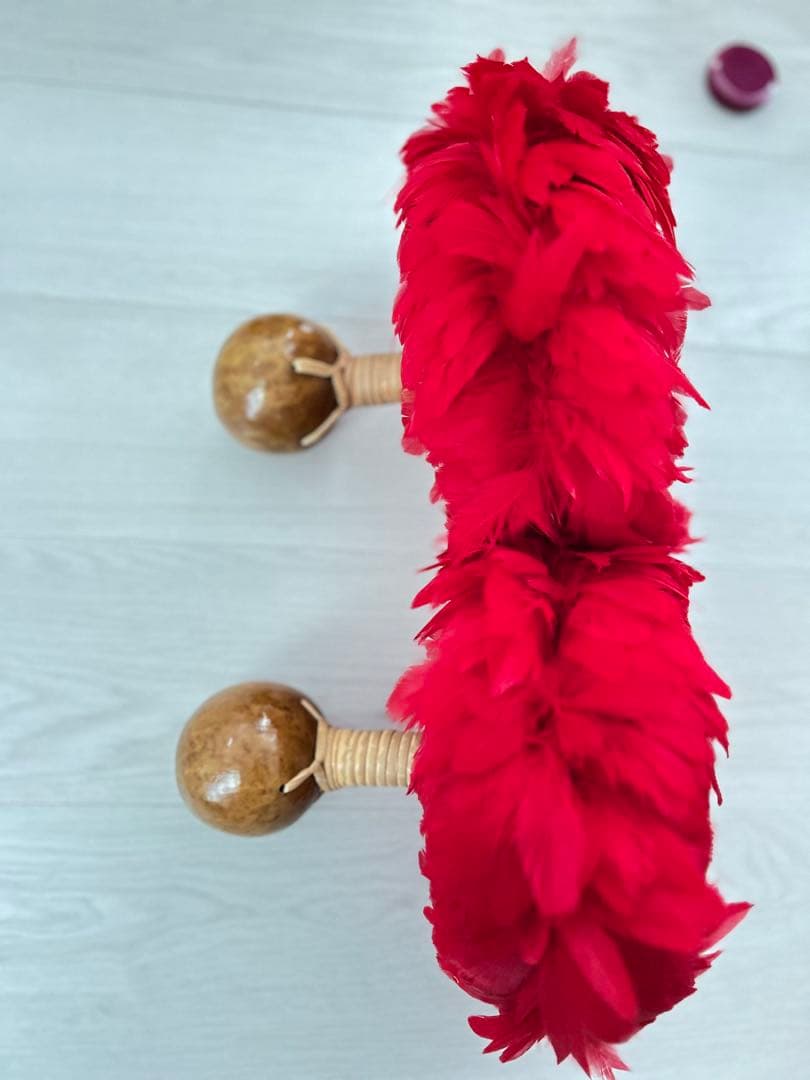 ウリウリ　フラダンス　タヒチアン　赤　羽　黄色　楽器　ハワイ　一体型　２個セット