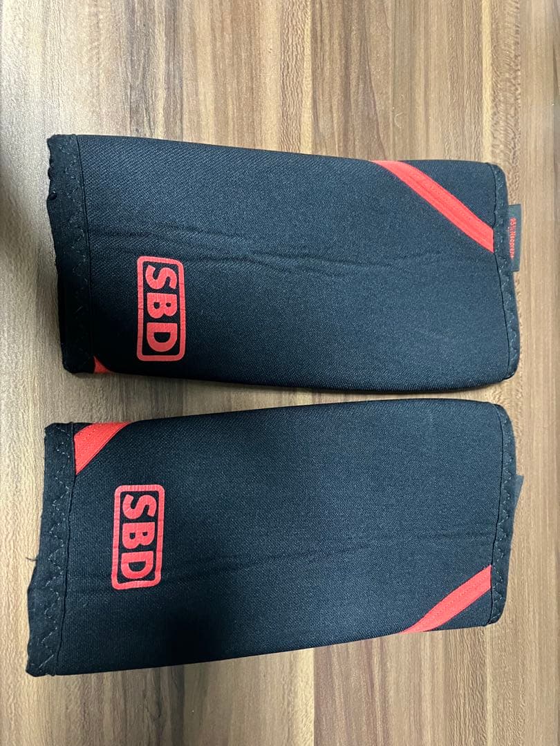 SBD ニースリーブxs 黒/赤