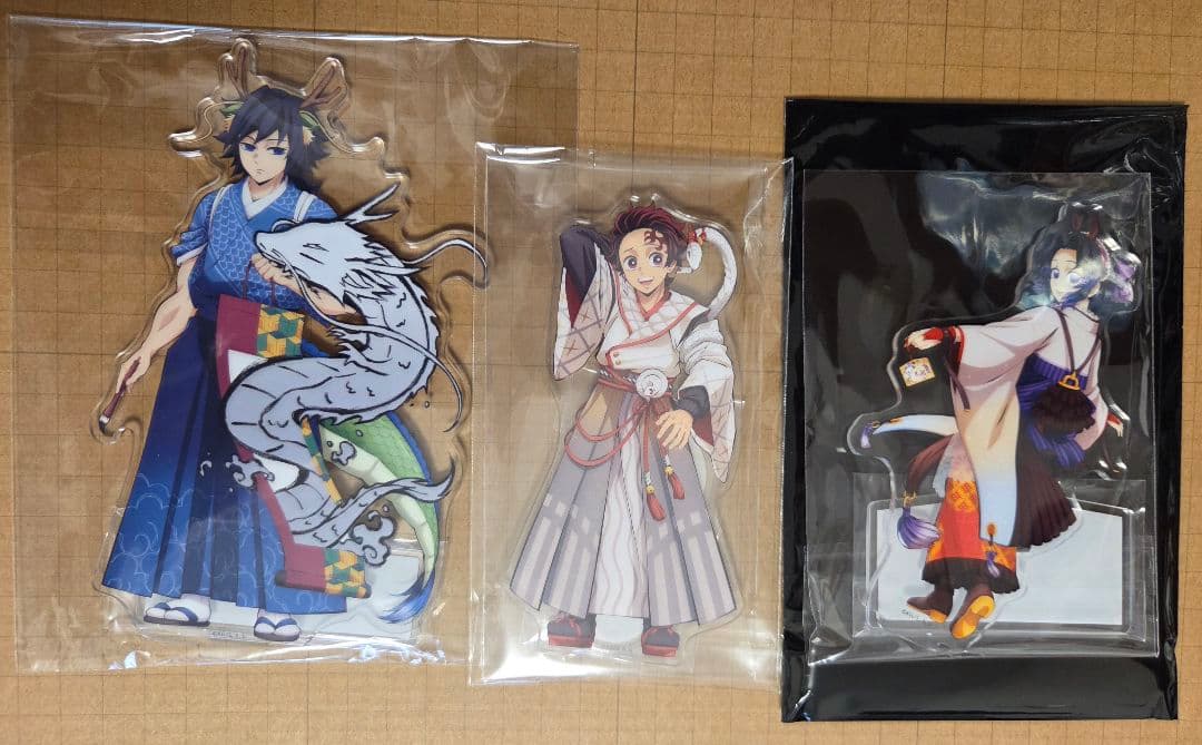 鬼滅の刃　辰年　巳年　午年　義勇　炭治郎　しのぶ　アクリルスタンド　3点セット