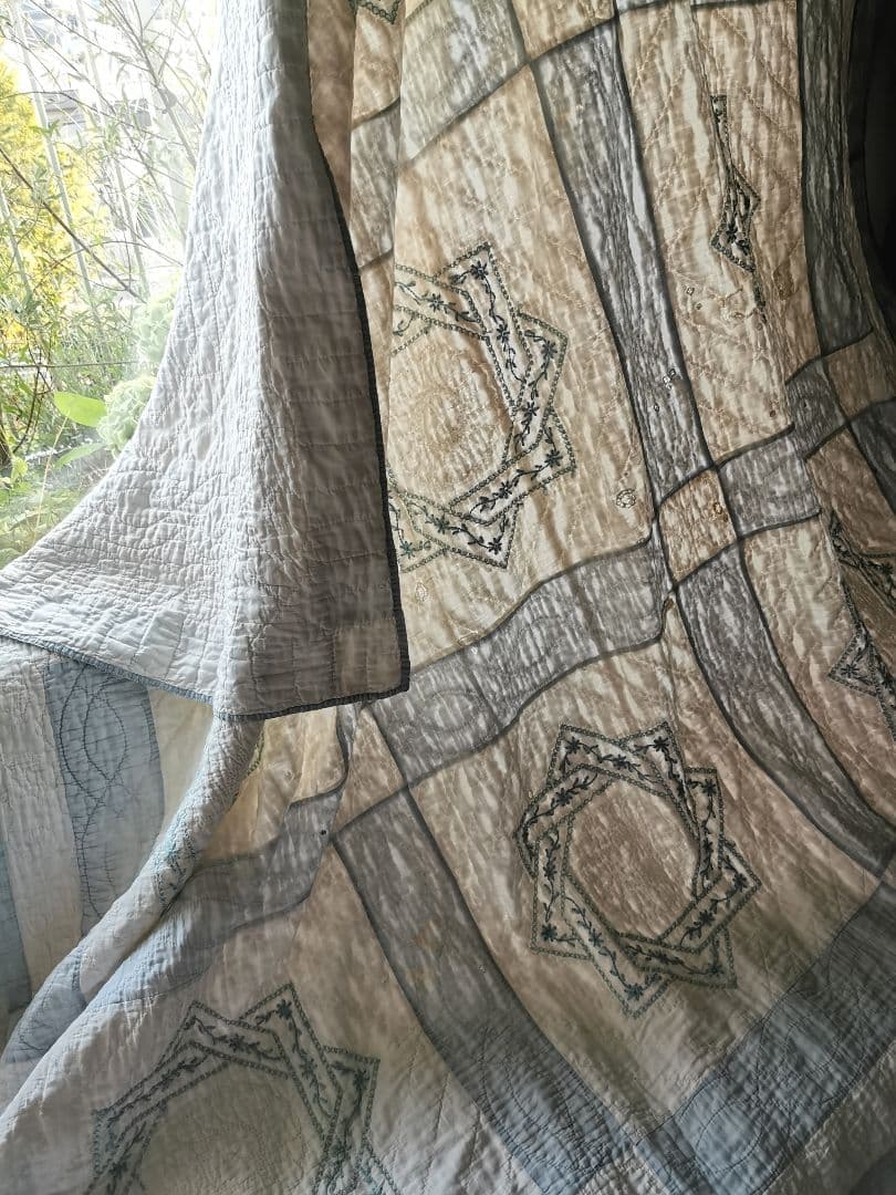 アンティーク 星 風車パッチワーク 小花青磁色刺繍 ふんわりダブルフェイスキルト