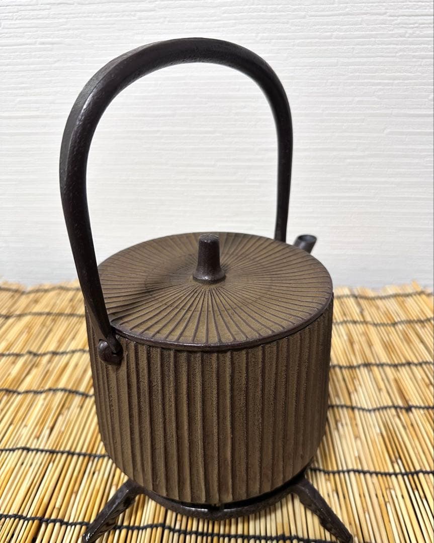 新品　岩手県奥州水沢幸工芸　現代の名工 佐藤勝久造　利休型蛇ノ目１３型　南部鉄瓶