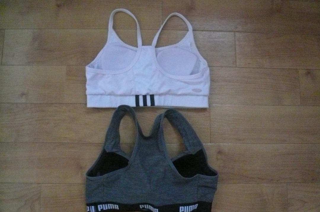 珍しいカラーデザインのアディダス ブラ＆グレー プーマブラ エクササイズ ヨガ