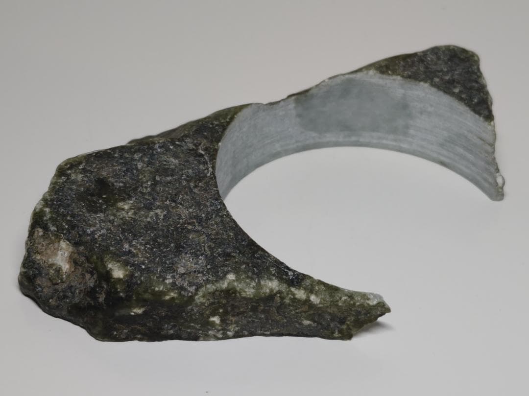 淡青 327g 翡翠 ヒスイ 原石 鑑賞石 自然石 誕生石 鉱物 鉱石 水石