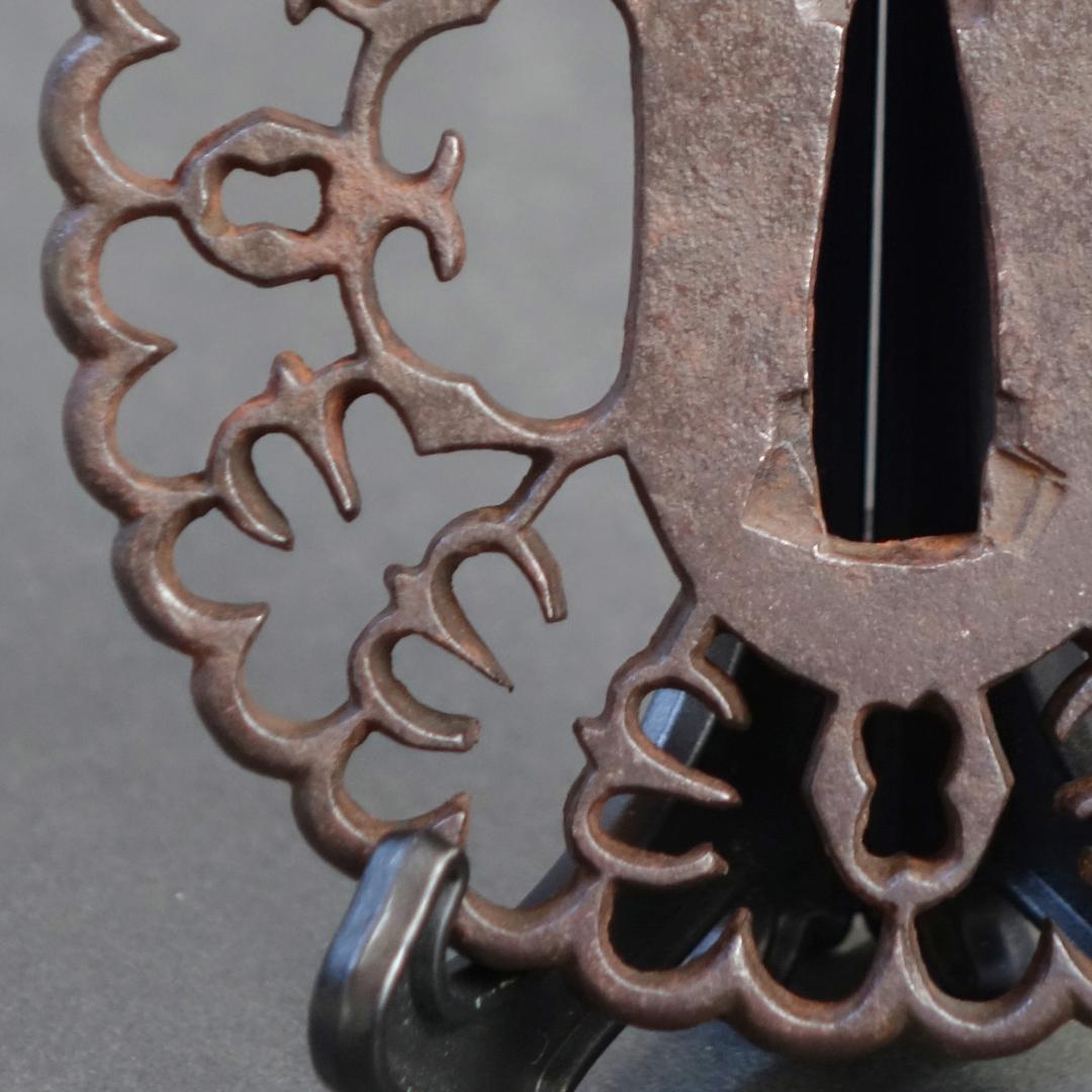 【抱茗荷雁金透鍔】鍔 鐔 鉄地 刀装具 日本刀 武具 骨董 アンティーク