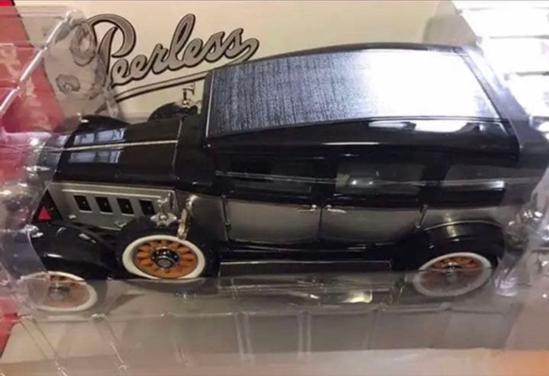 1/18 オートワールド ピアレスマスター8セダン1931 限定1500