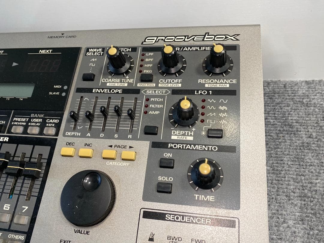 Roland MC-505 グルーブボックス　シーケンサー