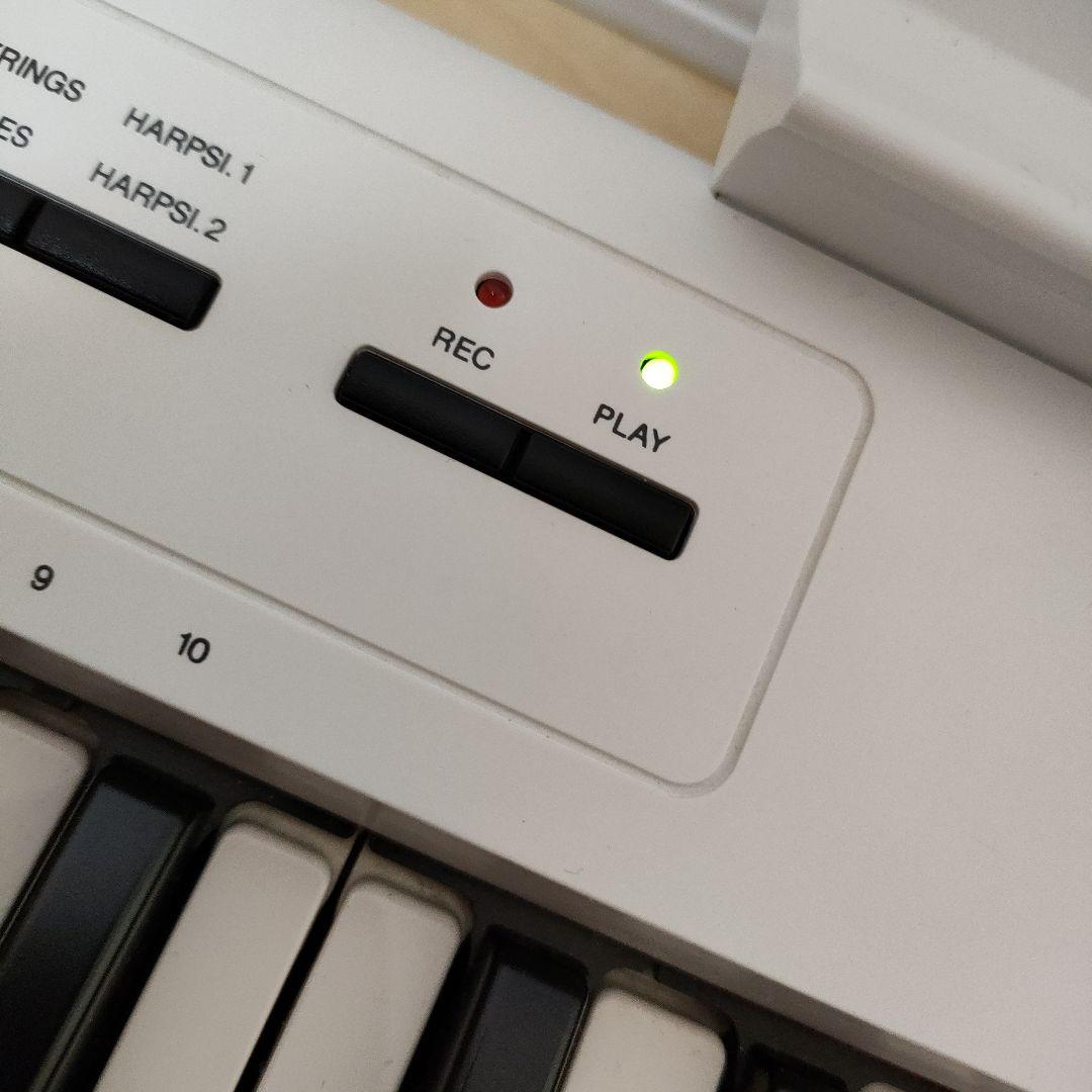 【送料込】 ヤマハ　ピアジェーロ　61鍵　ホワイト　電子ピアノ　美品　台椅子つき