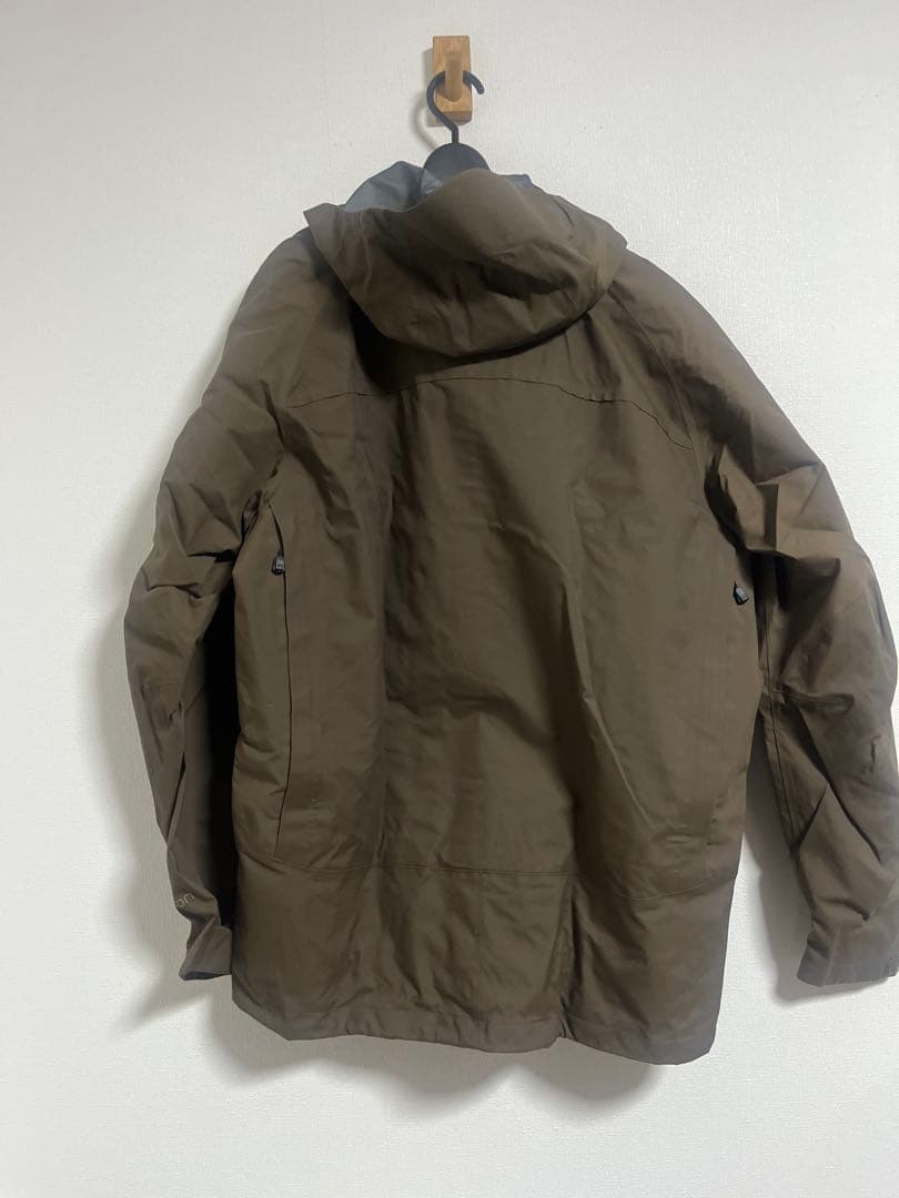 BURTON [ak] GORE-TEX 3レイヤーフーバージャケット ブラウン