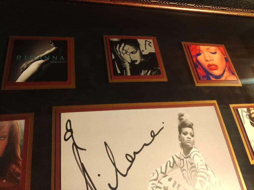 激レア　Rihanna サイン入りアートフレーム　リアーナ　希少　記念品