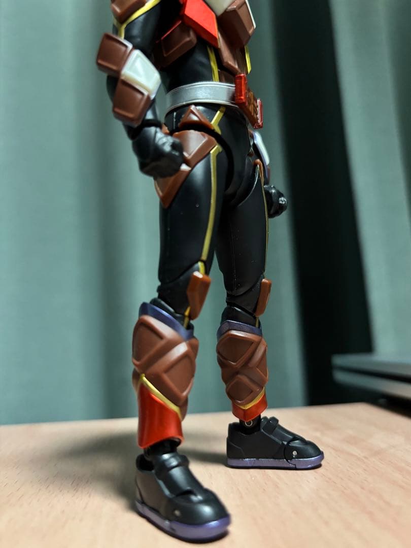 S.H.Figuarts 仮面ライダーヴァレン　チョコドンフォーム