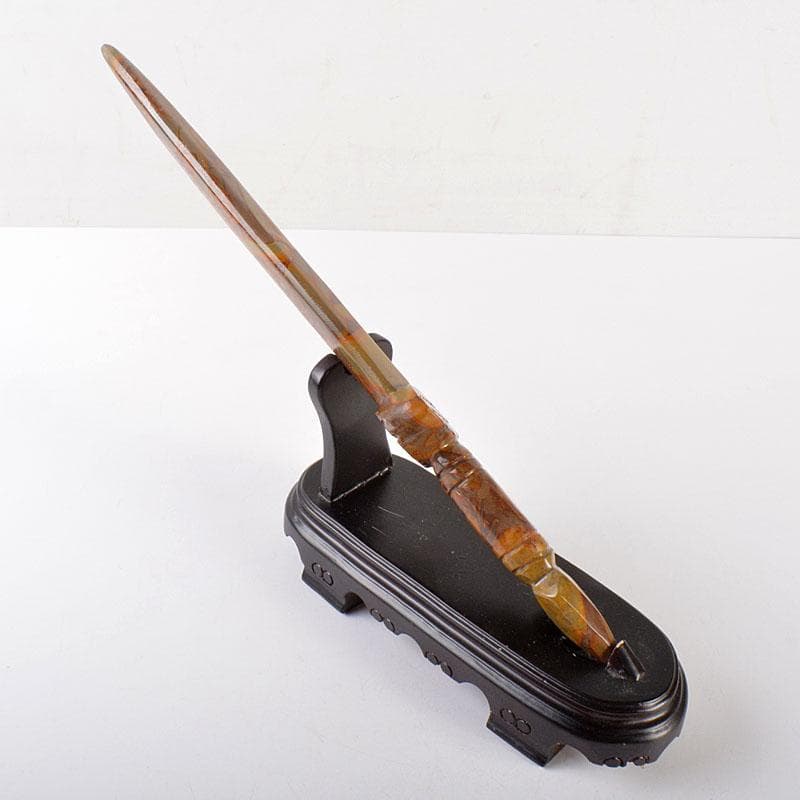 中国　玉石寿山石彫刻　剣　置物　唐木飾台付　C　6843