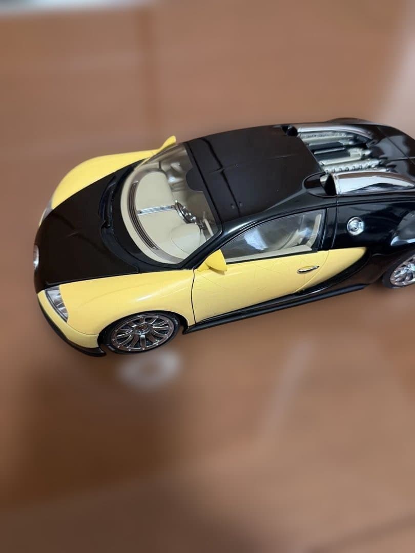 オートアートBugatti Veyron ミニカー 1/18シリアル番号付き