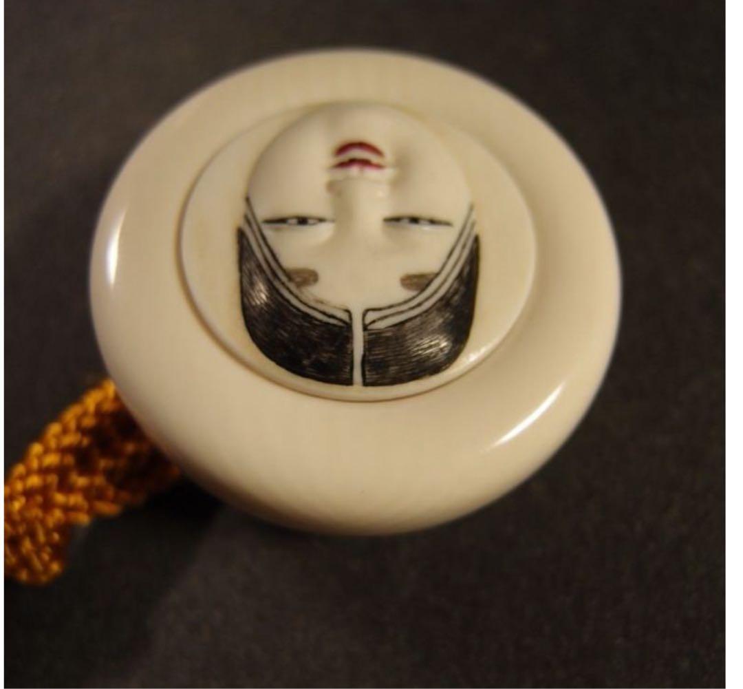 送料無料　コレクター放出　小面根付　桐箱付　幅4ｃｍ