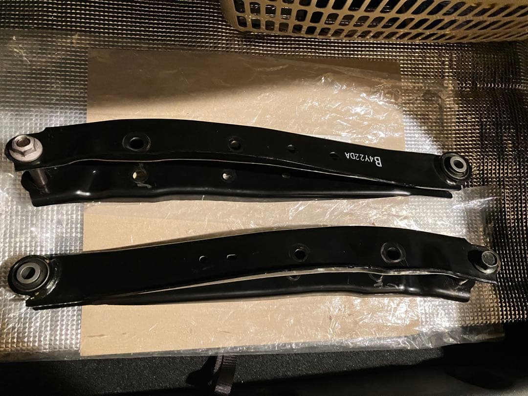 GR86 ZN8 純正 ロアアーム リア