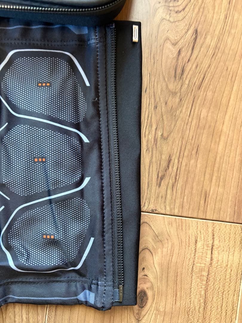 SIXPAD 電気刺激トレーニングデバイス ハードケース付き