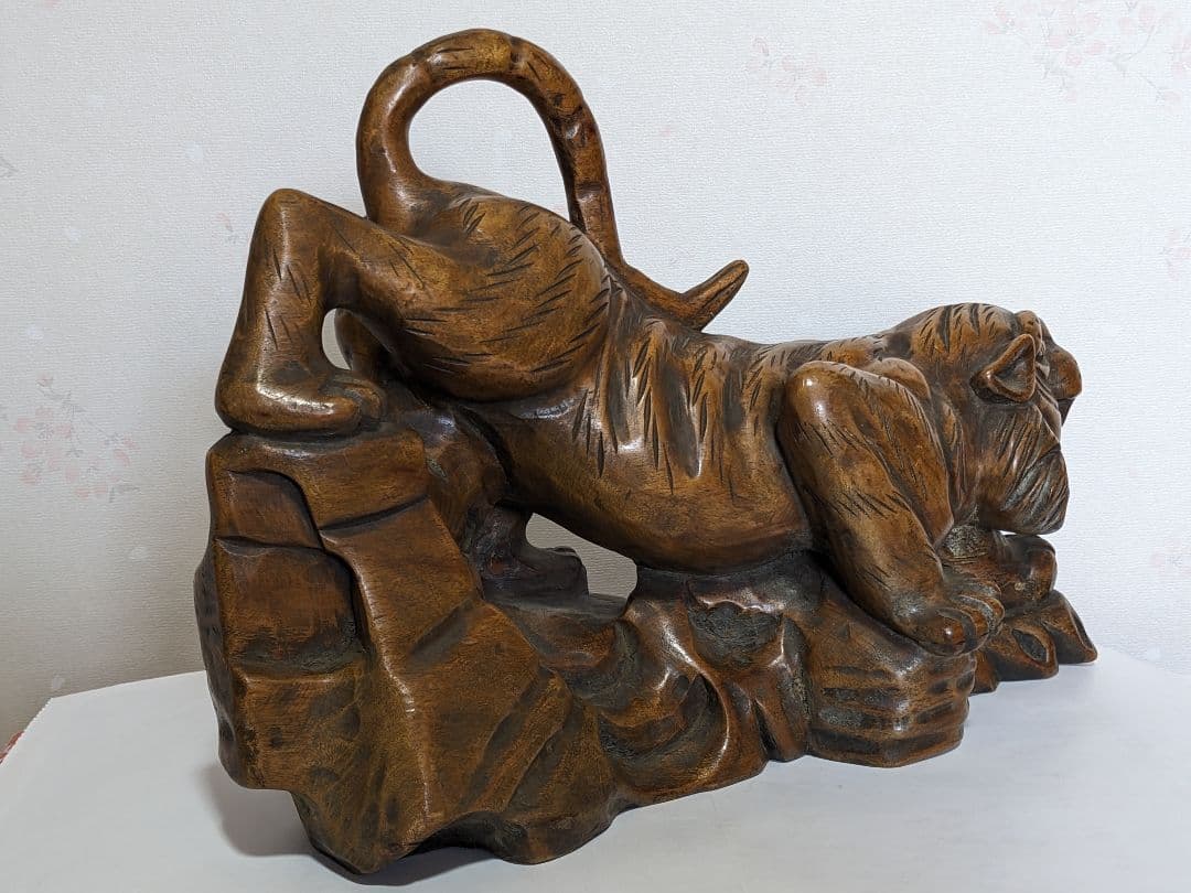 ♦木彫 虎 透し彫り 一点物 飴色 トラ 寅 干支 縁起物 置物古美術品 骨董品