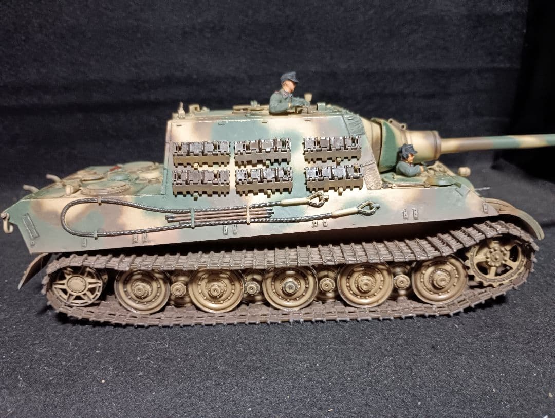 ドラゴン1/35ヤクートタイガー完成品