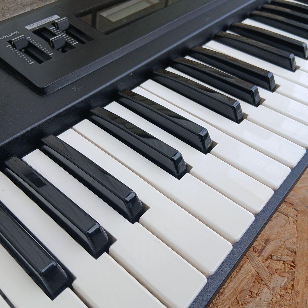 Roland　XP-10　シンセサイザー