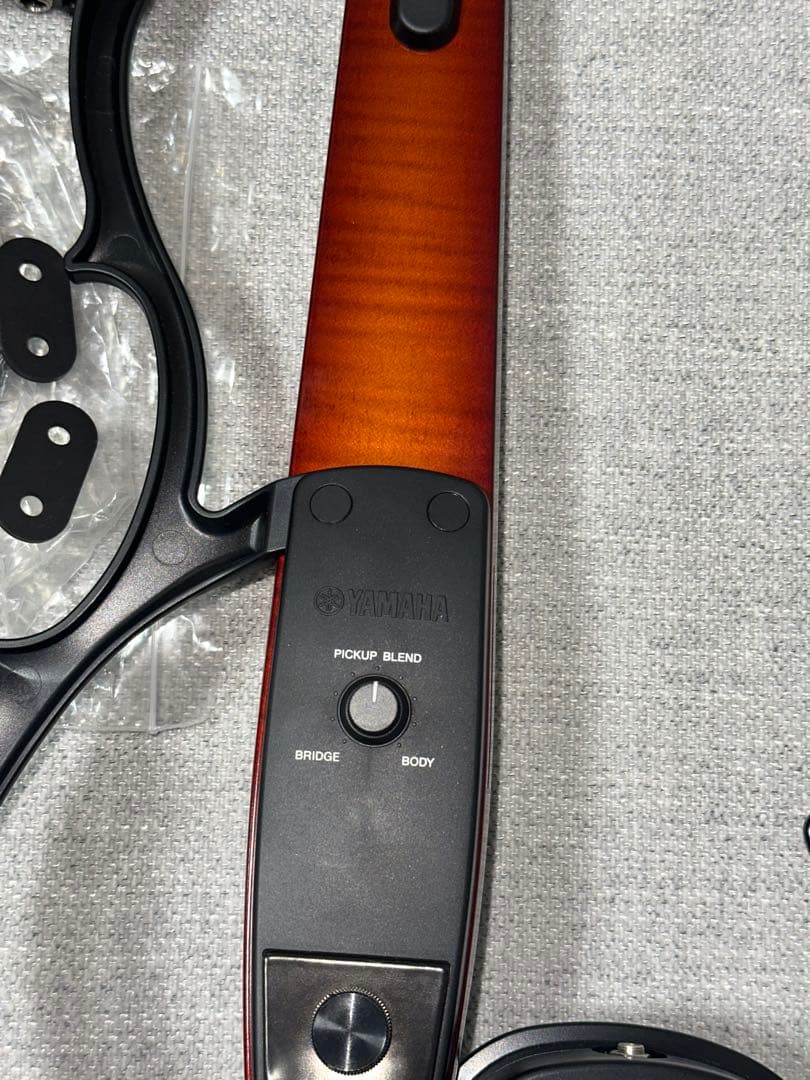 ヤマハ YAMAHA サイレントバイオリン ハードケース/ケーブル類/アンプ付き