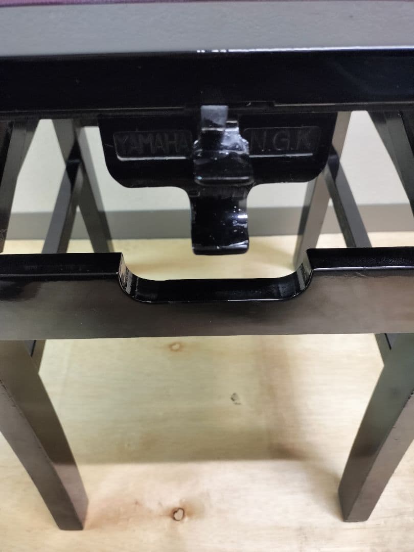 ヤマハ　トムソン椅子