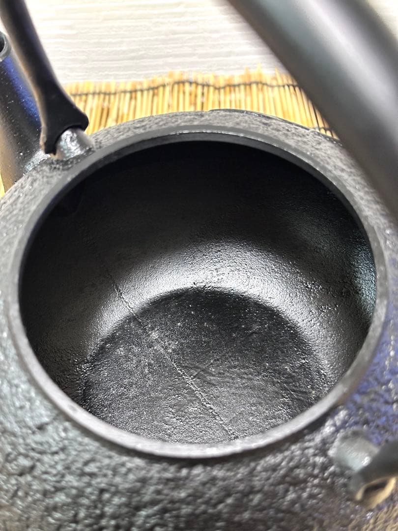 新品、供箱等付属品、鉄瓶台付　南部名工岩鋳造 １４型双馬肌あっきー猫様　売約済み