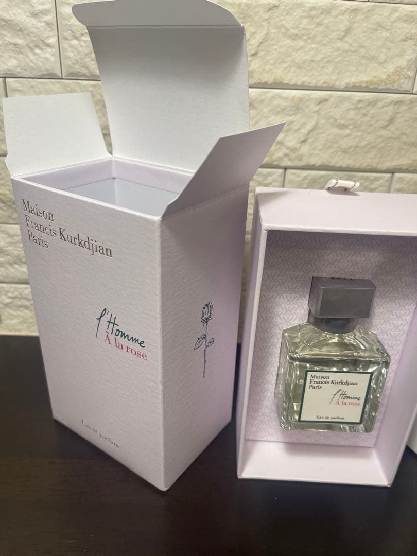 お菓子　水筒　香水