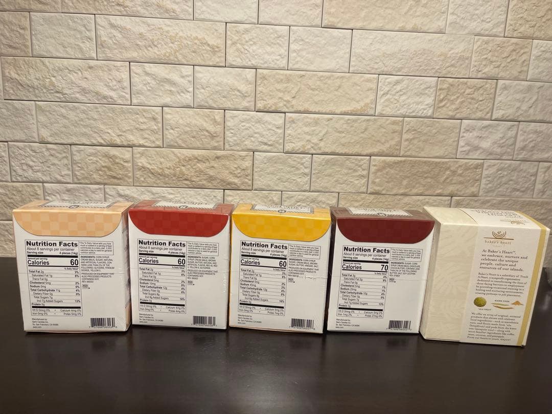 お菓子　水筒　香水