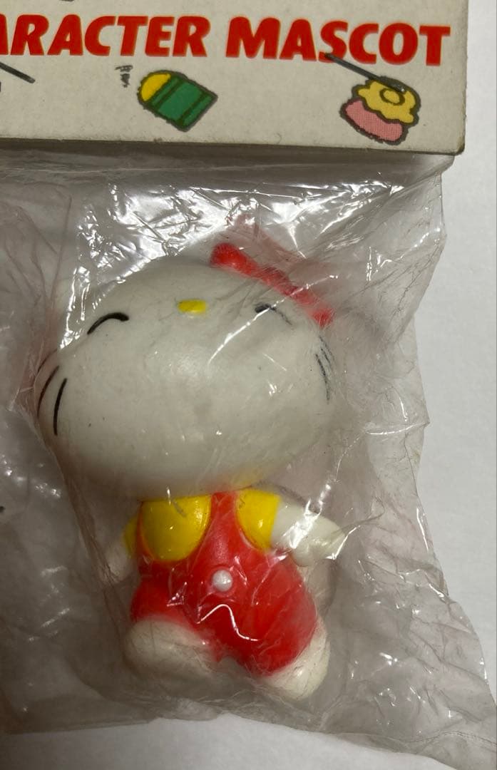 サンリオ　ハローキティ　吸盤付きマスコット　レトロ