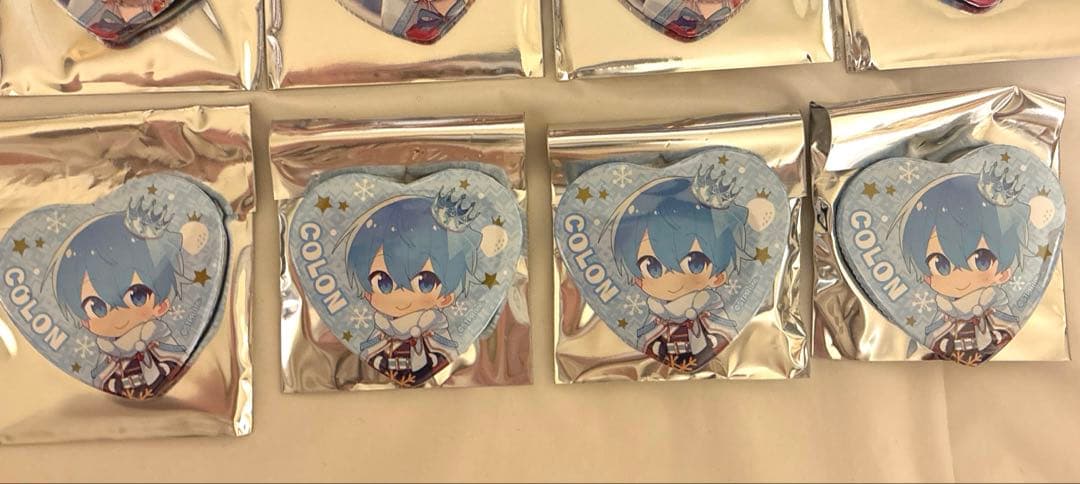 すとぷり　ころん2022クリスマスグッズ　ハート缶バッチ