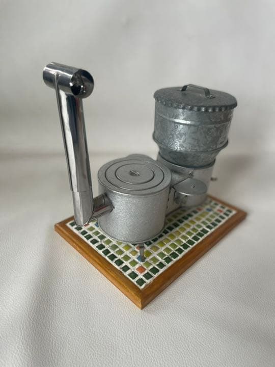 ミニチュア スモーク機能付き 薪ストーブ 精密模型 タイル製 ストーブ台付き