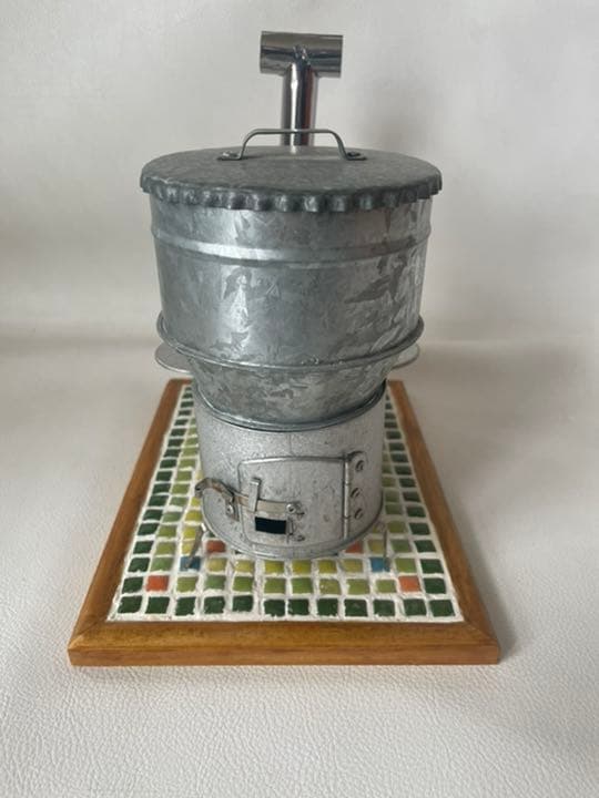 ミニチュア スモーク機能付き 薪ストーブ 精密模型 タイル製 ストーブ台付き