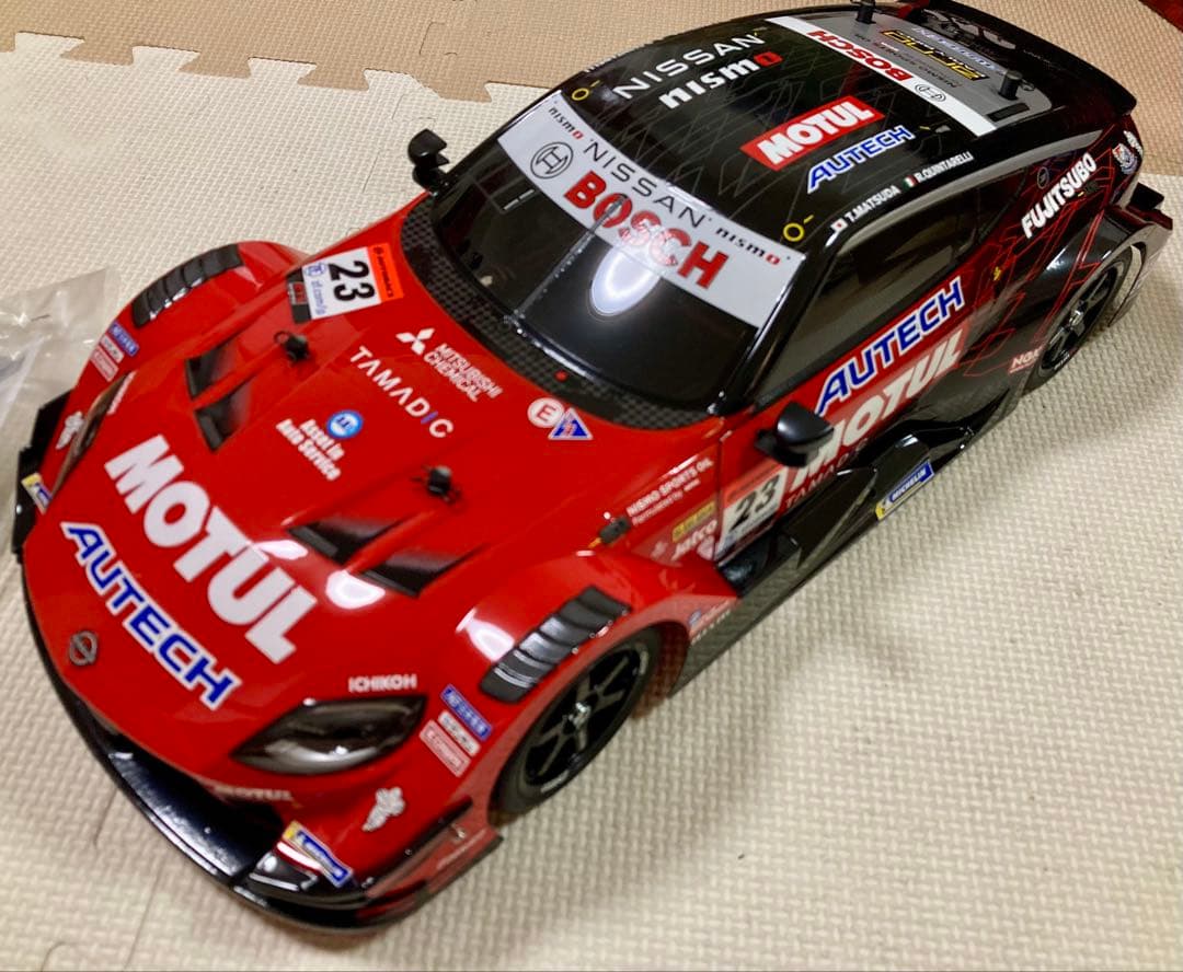 メーカー制作ボディMotul Autech Zとタイヤホイールセット