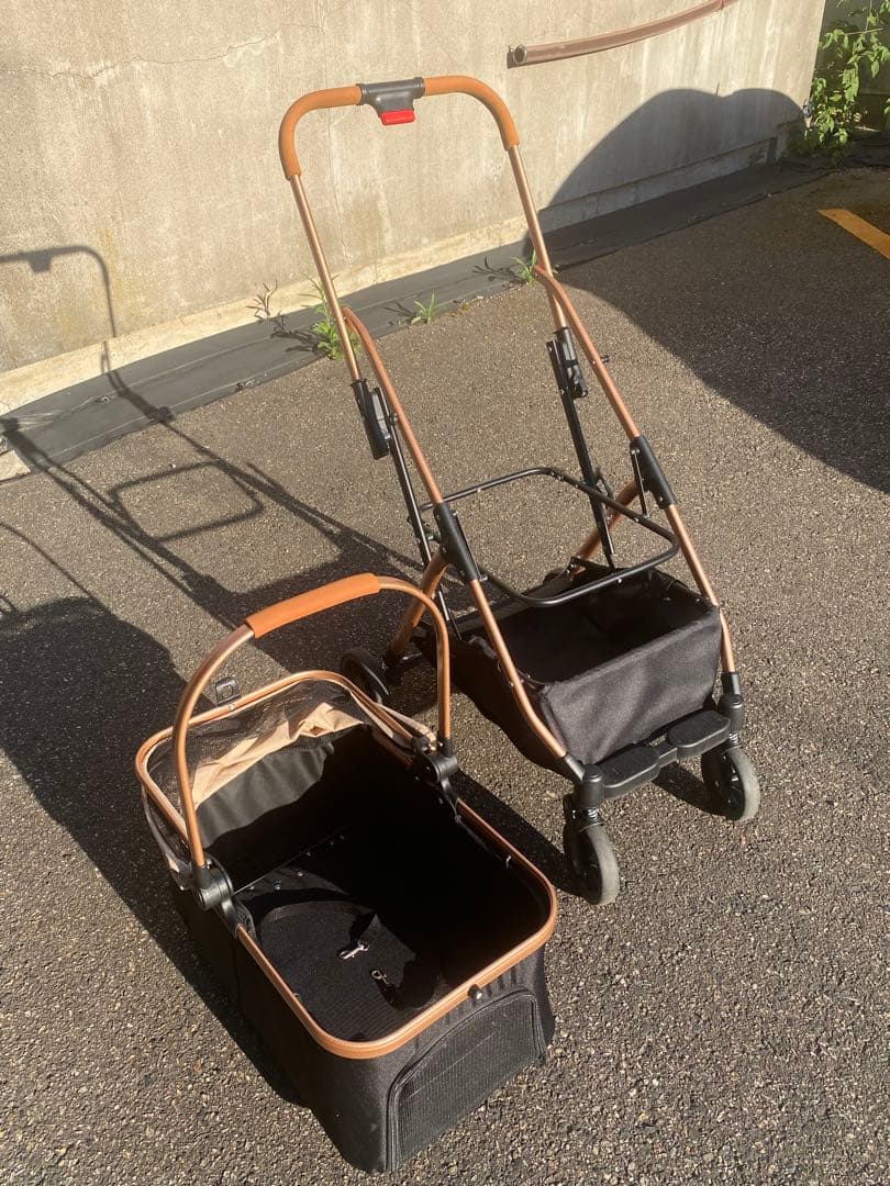 黒のメッシュカバー付きペットカート