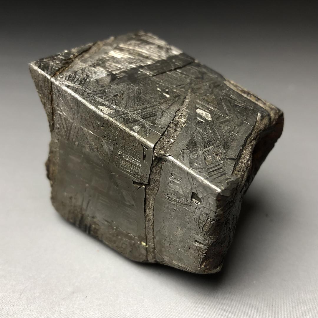 アルタイ隕石　エンドカット 鉄隕石　外皮付き隕石　原石　重さ約455ｇ