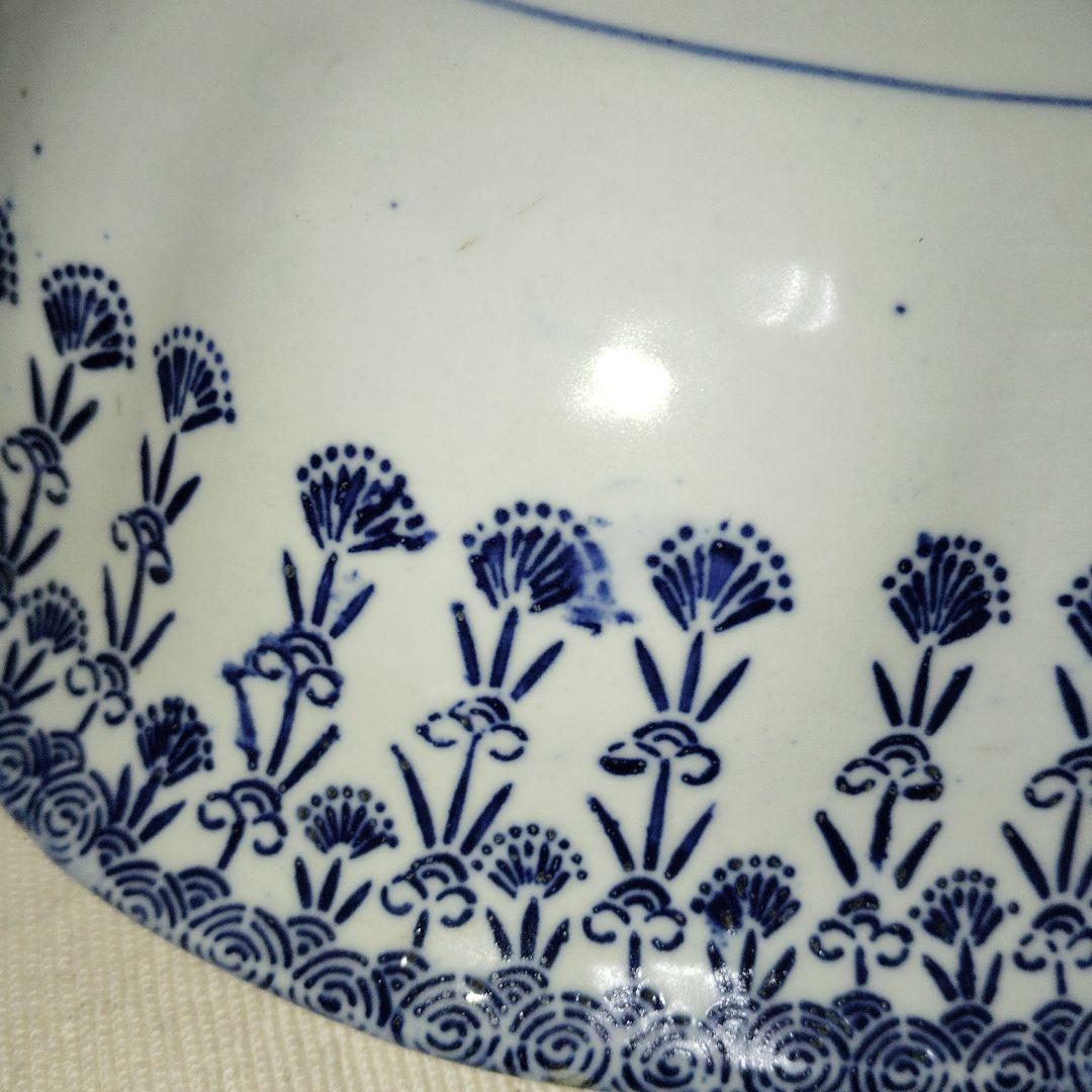 古い染付印判もの　大きめのどっしりした深鉢です　果物を盛っても　お花を浮かべても