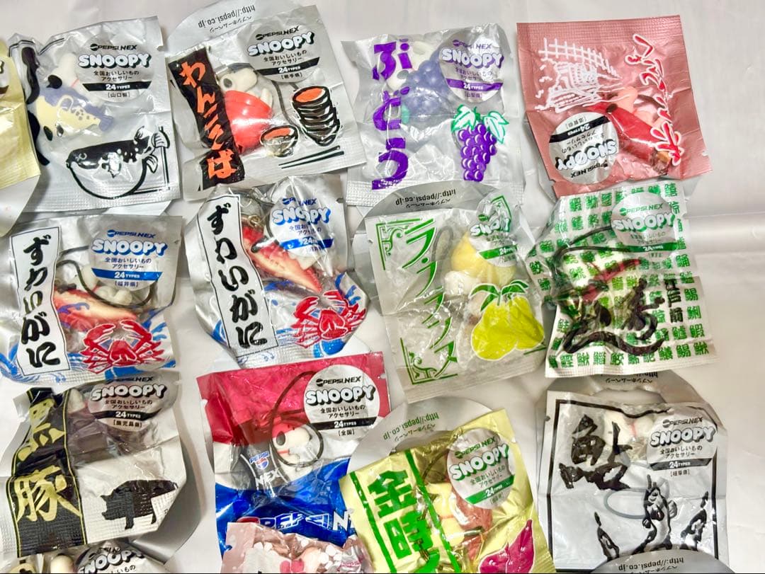 スヌーピー　全国おいしいものアクセサリー　50コ　ペプシ